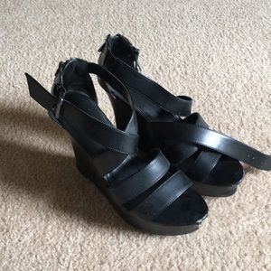 Black wedges